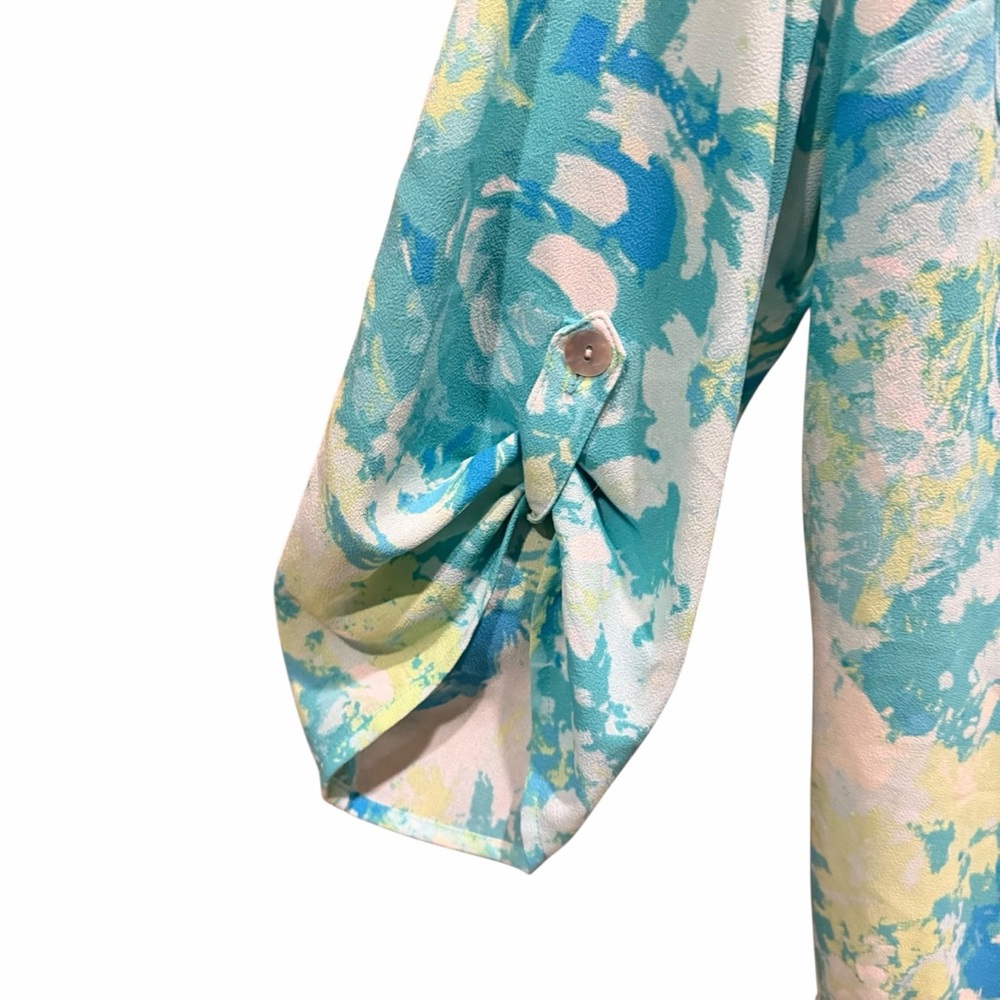 Ruby Rd. Plus 20W Abstract Print Button Front Blo… - image 5